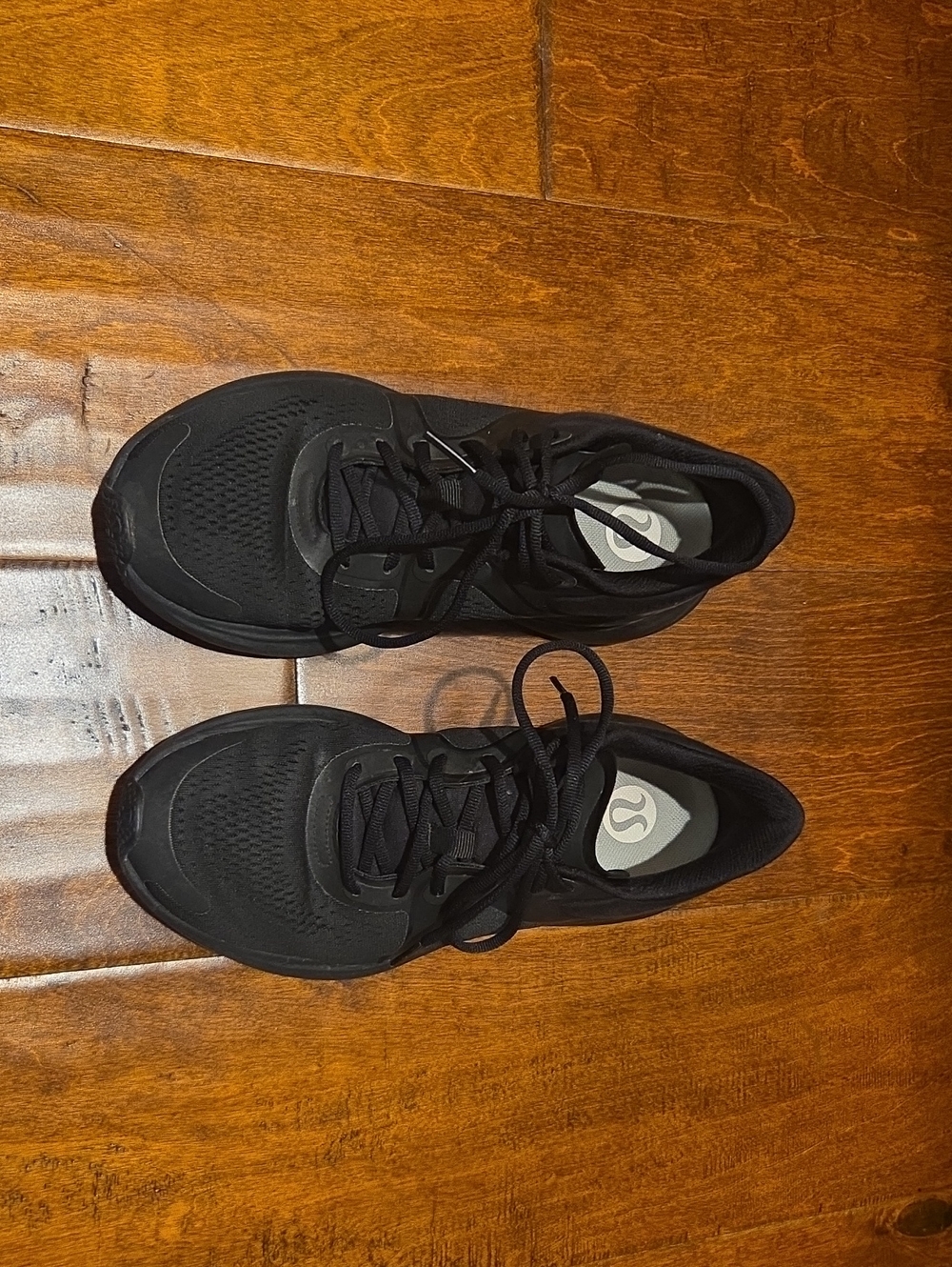 lululemon Womens running shoes Size 6